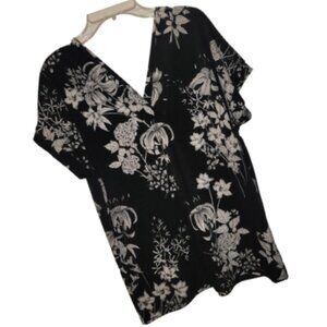 Banana Republic Women's Black and White Blouse